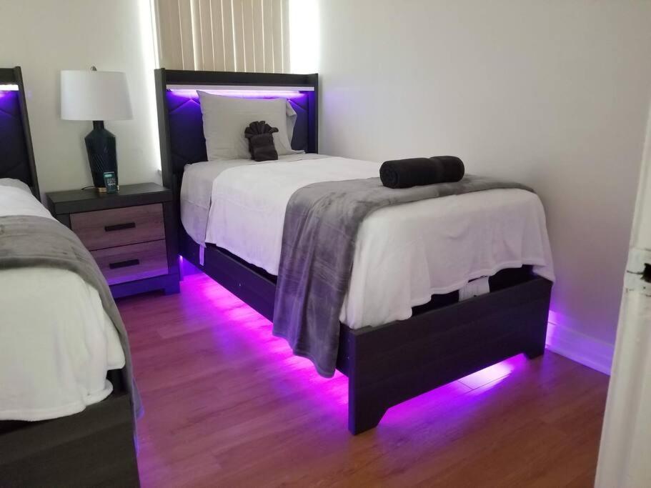 Casa de férias Luxury And Spacious 5 Bedroom Private House By Melrose Wifi Tv Backyard Free Parking Close To The Grove Hollywood Walk Of Fame