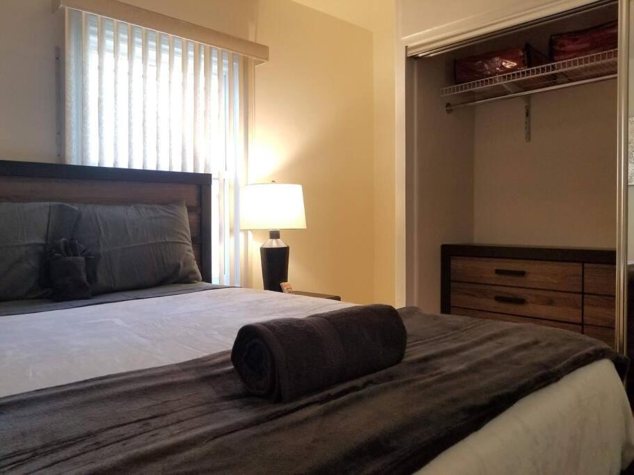 Luxury And Spacious 5 Bedroom Private House By Melrose Wifi Tv Backyard Free Parking Close To The Grove Hollywood Walk Of Fame Casa de férias *