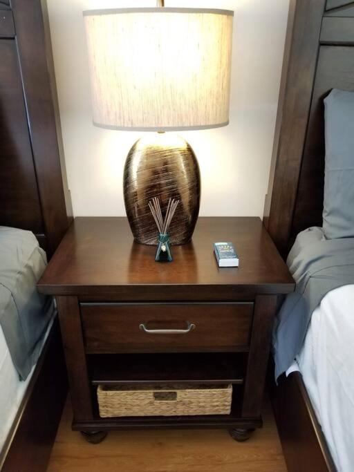 Luxury And Spacious 5 Bedroom Private House By Melrose Wifi Tv Backyard Free Parking Close To The Grove Hollywood Walk Of Fame Casa de férias Los Angeles