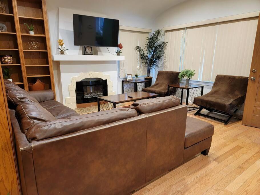 Luxury And Spacious 5 Bedroom Private House By Melrose Wifi Tv Backyard Free Parking Close To The Grove Hollywood Walk Of Fame Casa de férias *