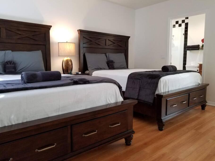 Luxury And Spacious 5 Bedroom Private House By Melrose Wifi Tv Backyard Free Parking Close To The Grove Hollywood Walk Of Fame Casa de férias