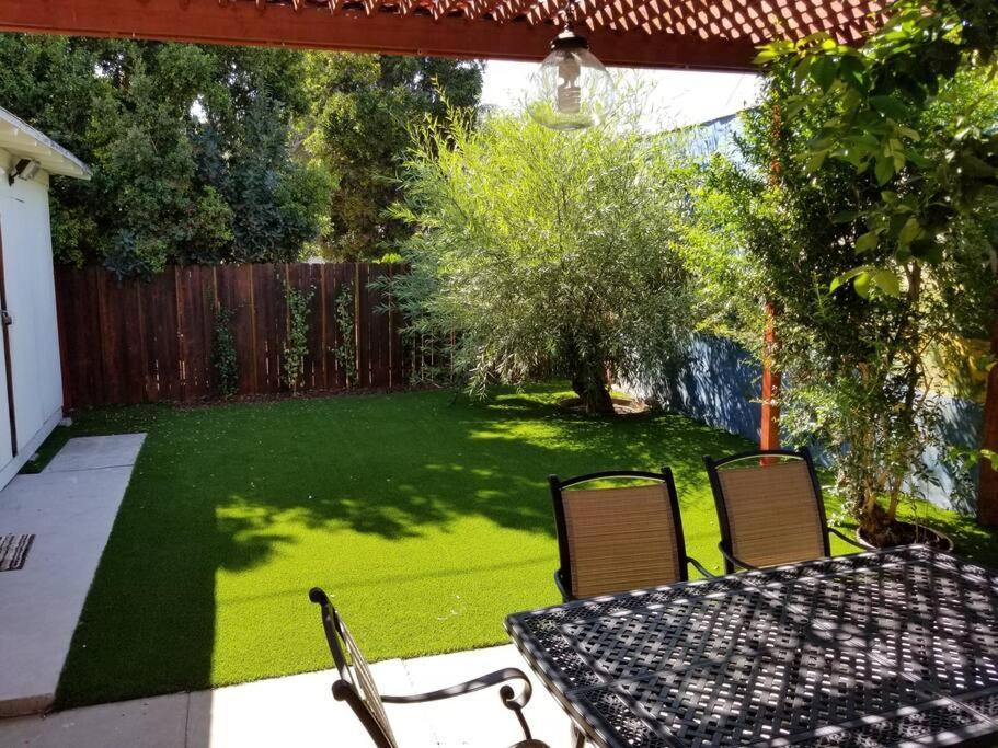 Luxury And Spacious 5 Bedroom Private House By Melrose Wifi Tv Backyard Free Parking Close To The Grove Hollywood Walk Of Fame Casa de férias