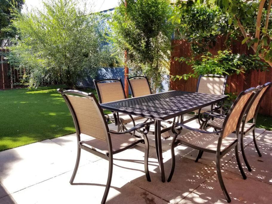 Casa de férias Luxury And Spacious 5 Bedroom Private House By Melrose Wifi Tv Backyard Free Parking Close To The Grove Hollywood Walk Of Fame Los Angeles