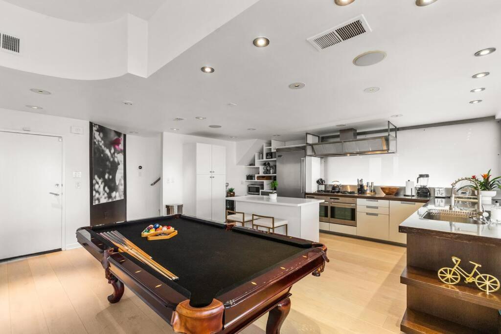 Villa Modern 3 Bd Sunset Strip Jetliner View *