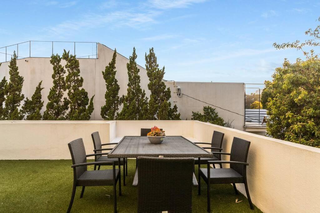 Modern 3 Bd Sunset Strip Jetliner View Villa