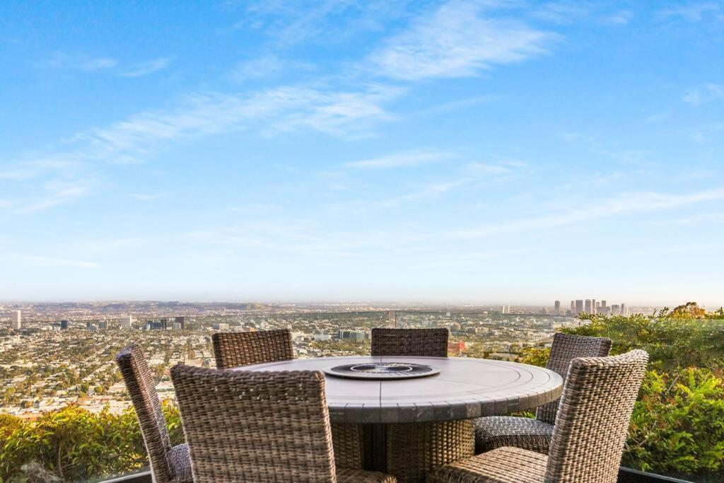Modern 3 Bd Sunset Strip Jetliner View *