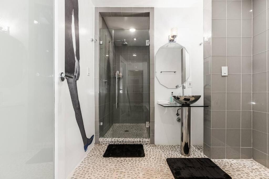 Villa Modern 3 Bd Sunset Strip Jetliner View