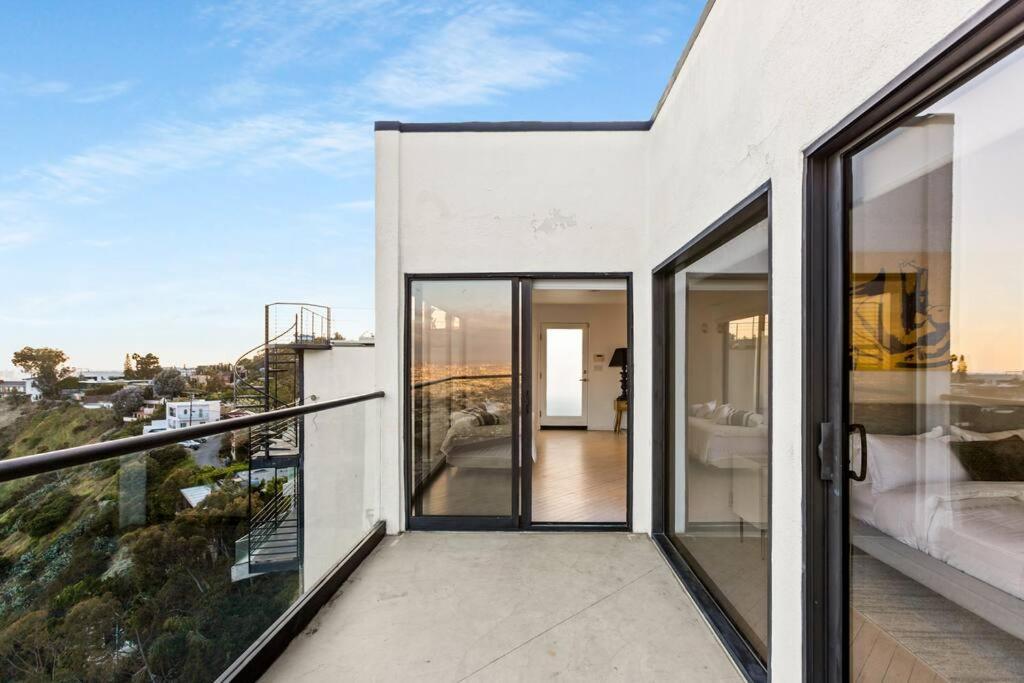 Modern 3 Bd Sunset Strip Jetliner View Villa Los Angeles