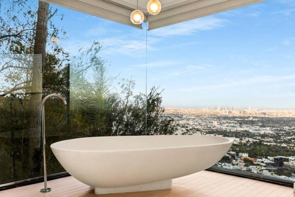 Modern 3 Bd Sunset Strip Jetliner View * Los Angeles