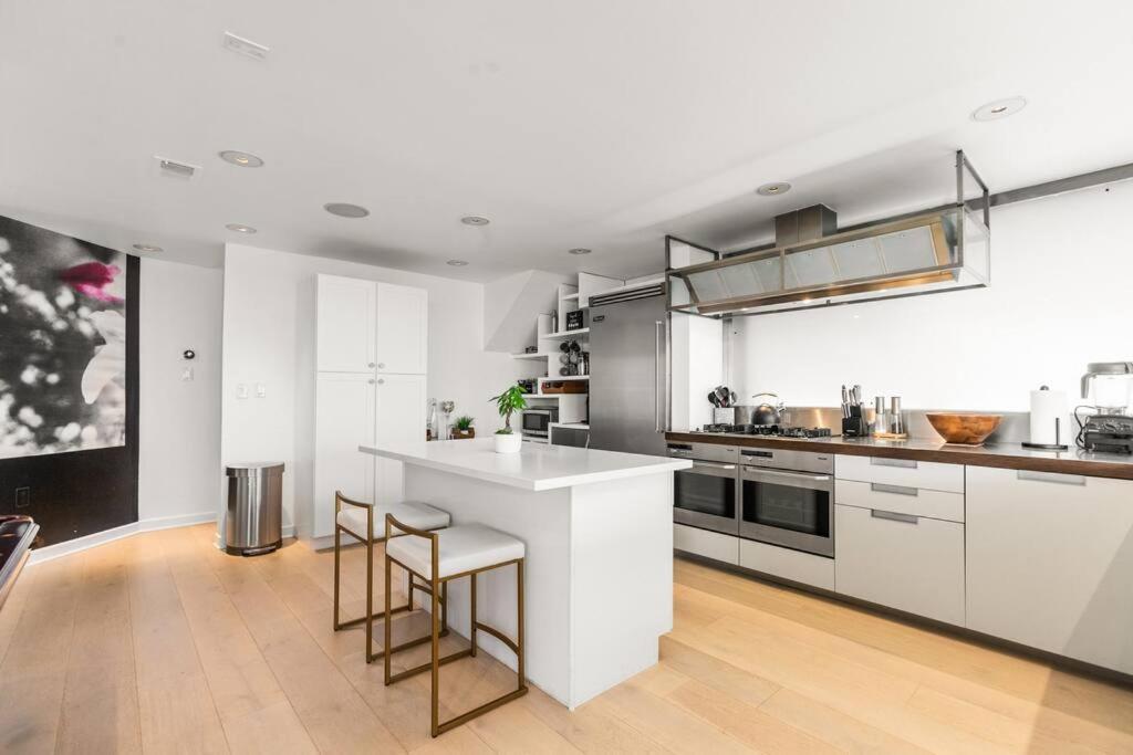 Modern 3 Bd Sunset Strip Jetliner View