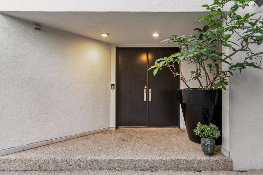Villa Modern 3 Bd Sunset Strip Jetliner View *