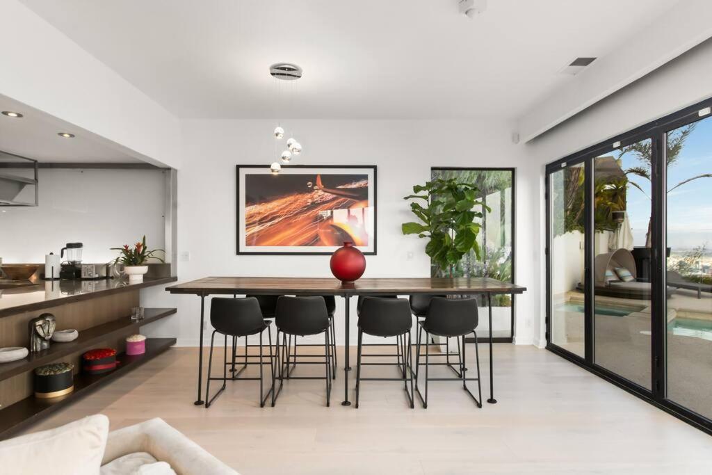 Modern 3 Bd Sunset Strip Jetliner View Villa *