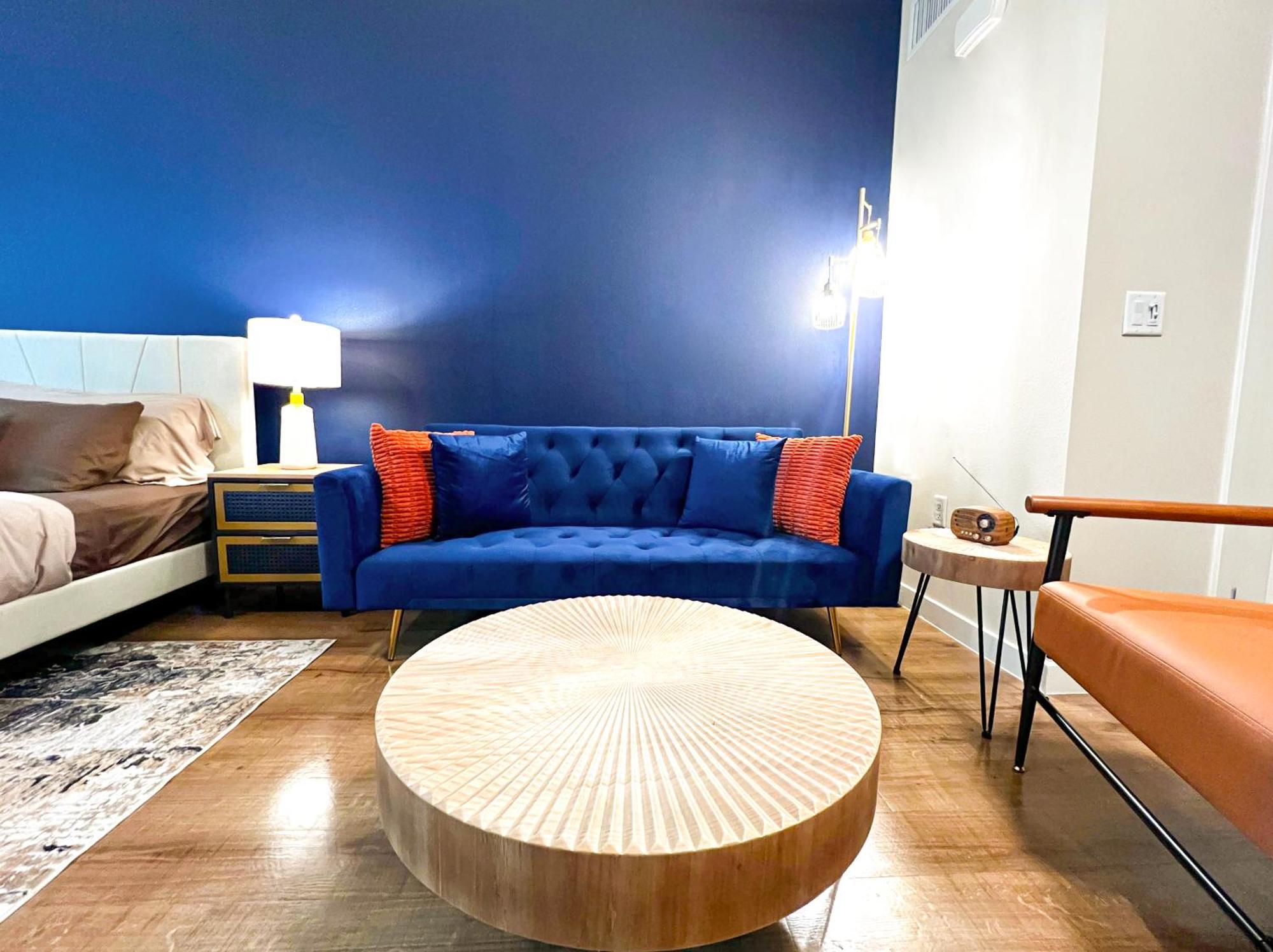 Modern Mid-century In La - Free Parking - Pool Apartment Los Angeles
