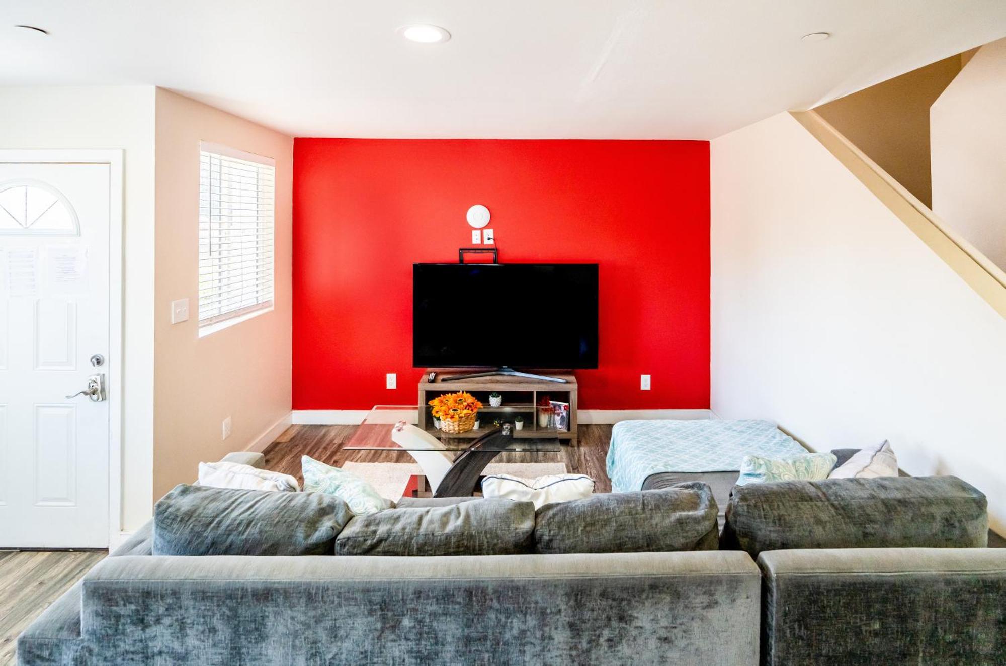 Spacious 5 Bedroom 3 Bath For Large Groups By Dt La Los Angeles