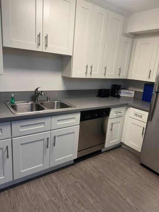 Apartment Two Bedroom Hollywood Los Angeles
