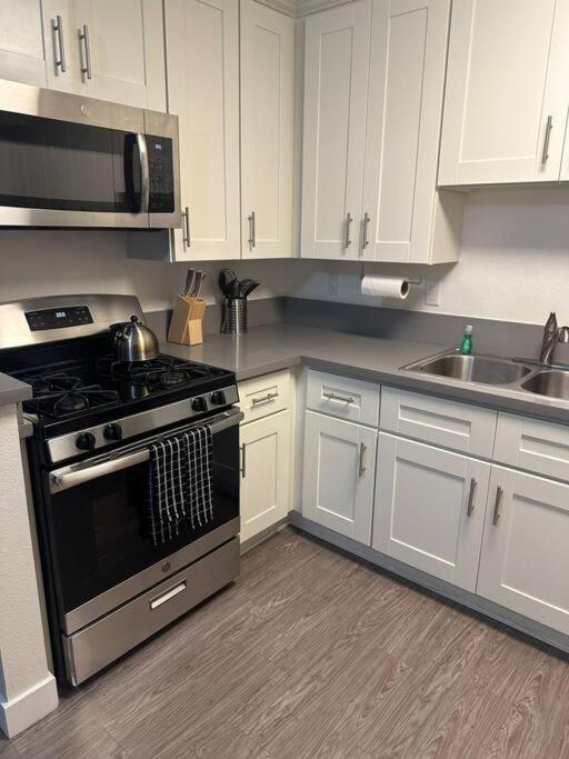 Two Bedroom Hollywood * Los Angeles