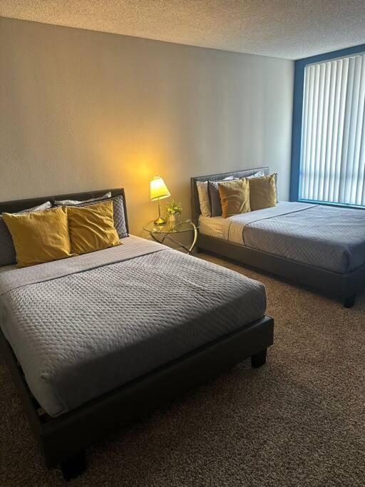 Two Bedroom Hollywood *
