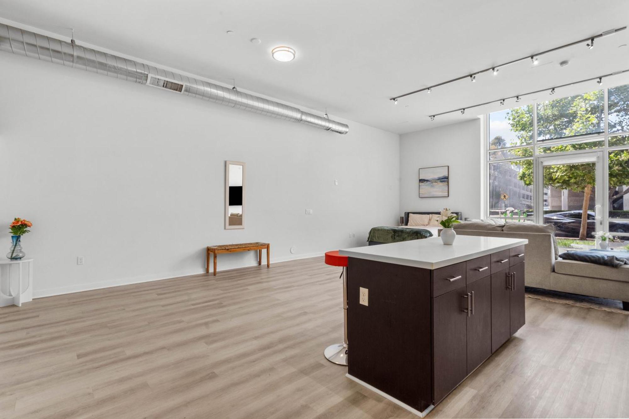 Large Dtla Townhome On-site Free Parking, A Rooftop Gym, & A Pool Los Angeles