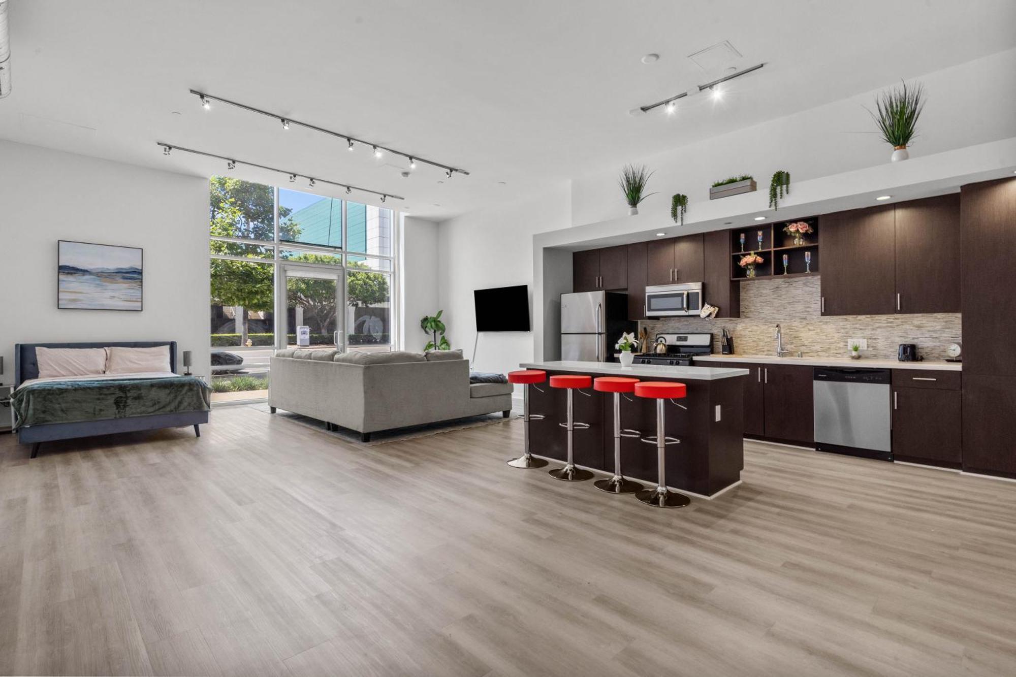 Apartment Large Dtla Townhome On-site Free Parking, A Rooftop Gym, & A Pool *