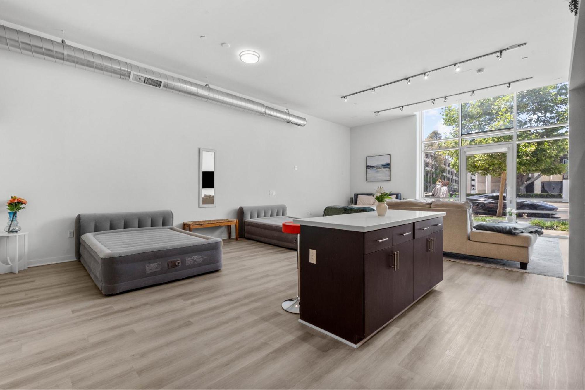 Large Dtla Townhome On-site Free Parking, A Rooftop Gym, & A Pool * Los Angeles