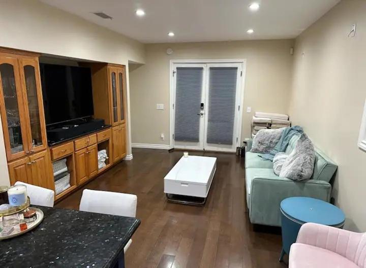 Walkable To Ucla Homestay *