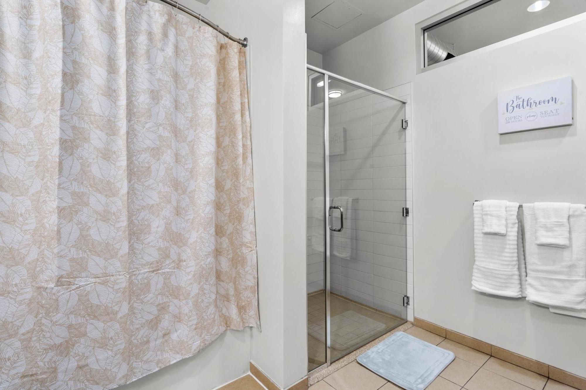 Large Dtla Townhome On-site Free Parking, A Rooftop Gym, & A Pool Los Angeles