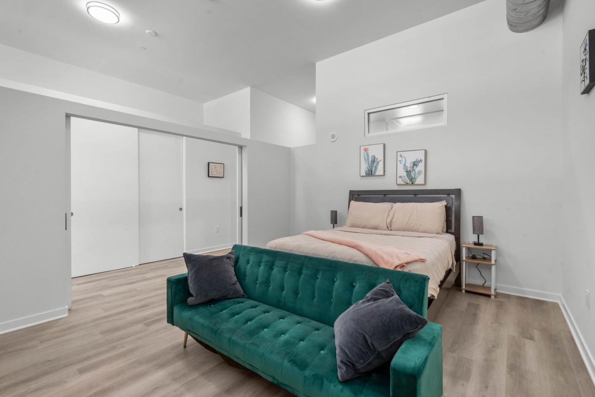 Large Dtla Townhome On-site Free Parking, A Rooftop Gym, & A Pool * Los Angeles