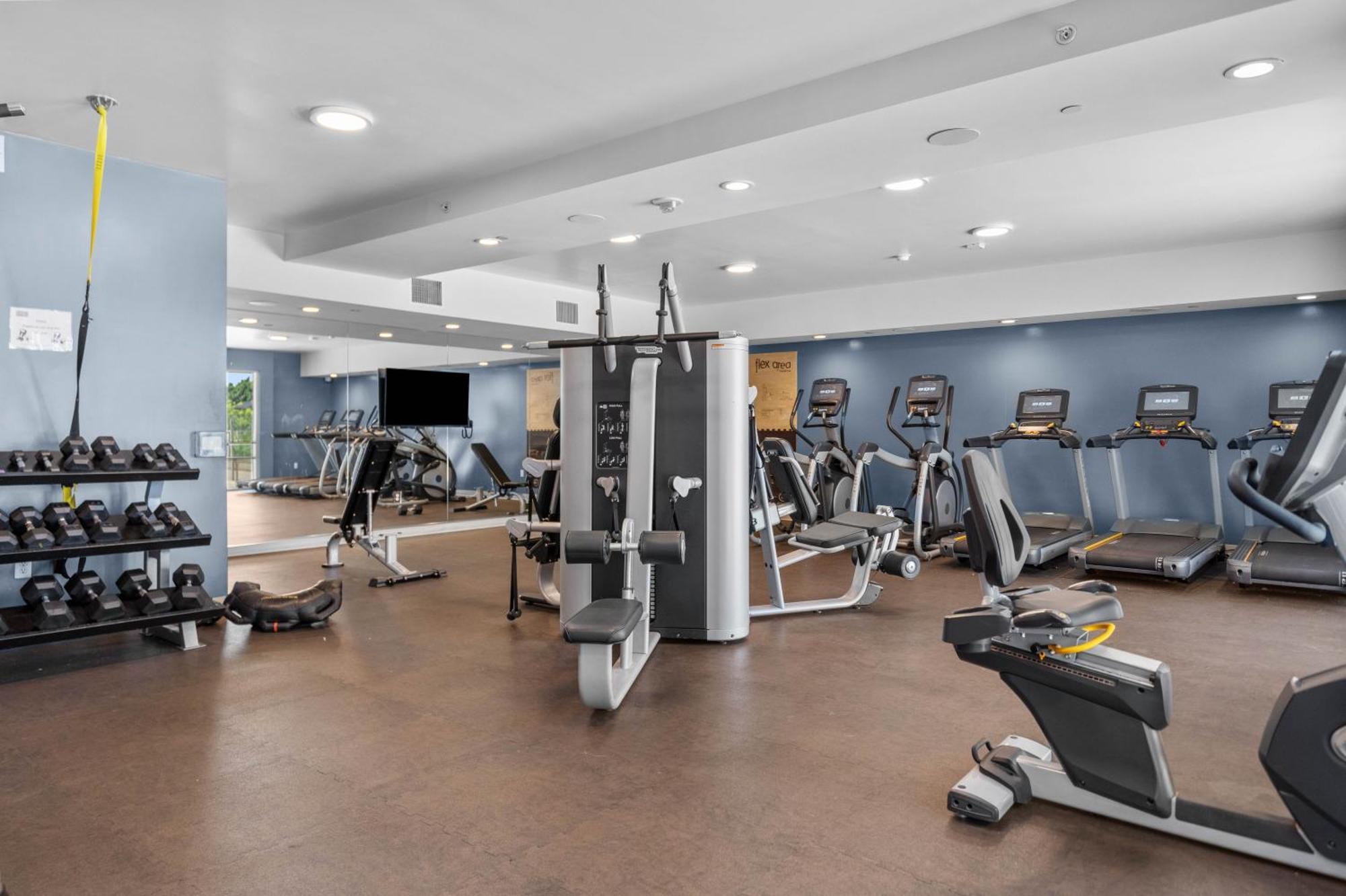 Large Dtla Townhome On-site Free Parking, A Rooftop Gym, & A Pool Apartment