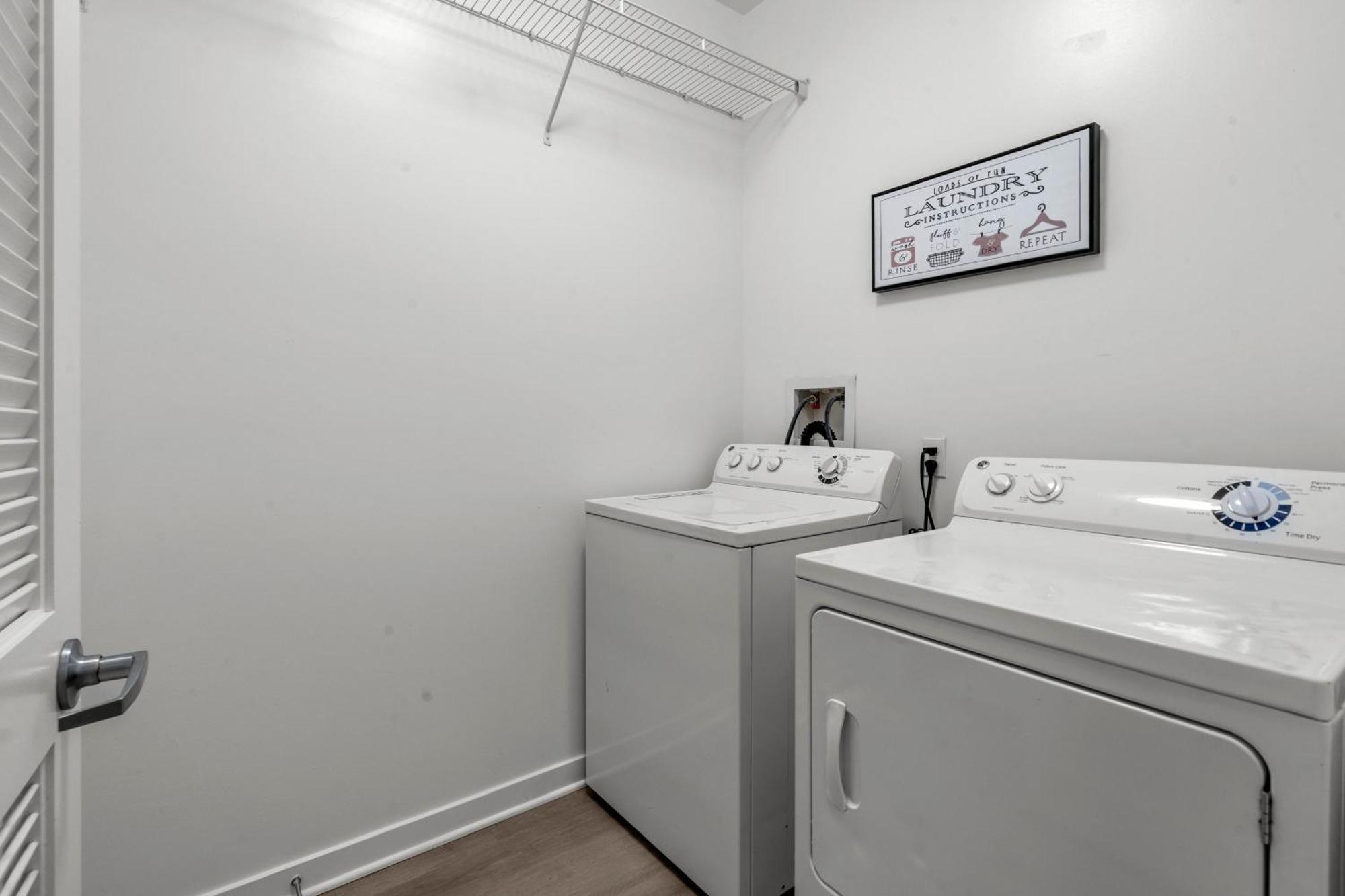 Large Dtla Townhome On-site Free Parking, A Rooftop Gym, & A Pool Apartment Los Angeles