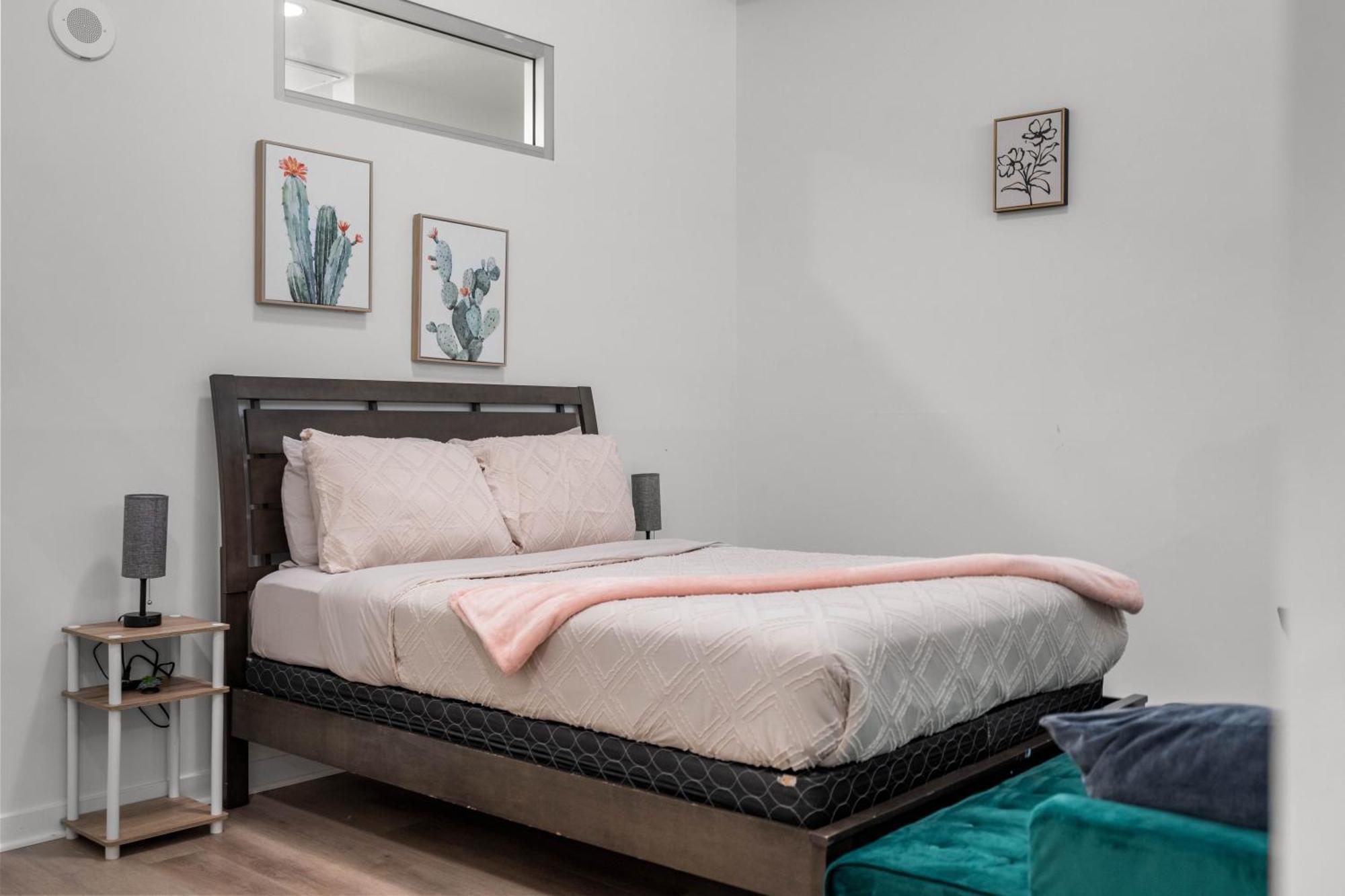 Large Dtla Townhome On-site Free Parking, A Rooftop Gym, & A Pool Apartment Los Angeles