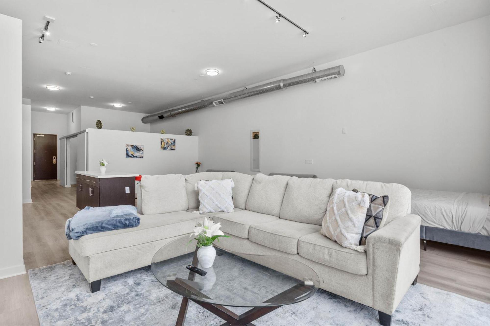 Large Dtla Townhome On-site Free Parking, A Rooftop Gym, & A Pool Apartment *