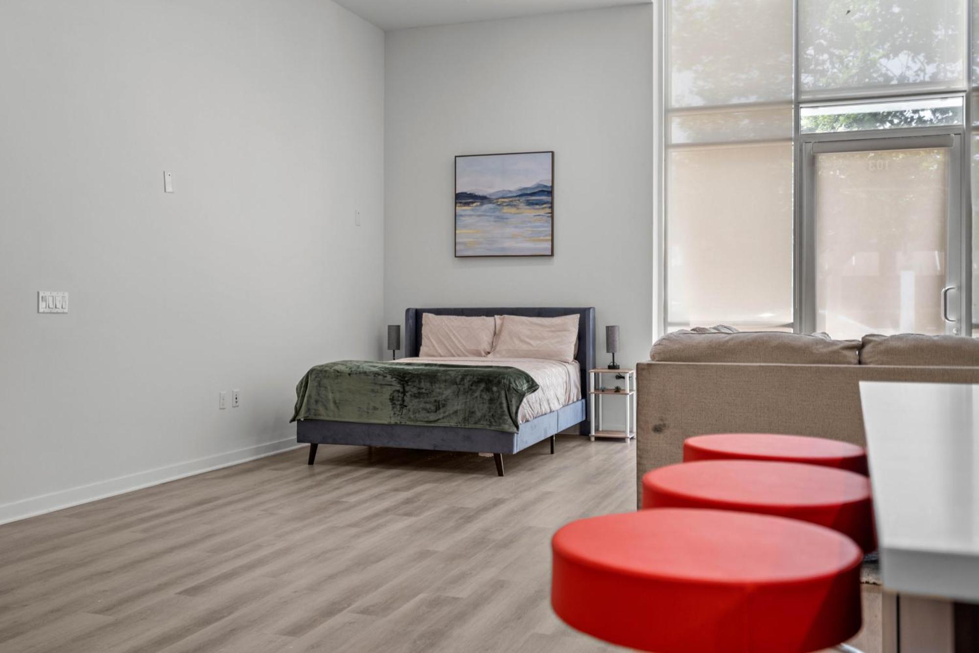 Apartment Large Dtla Townhome On-site Free Parking, A Rooftop Gym, & A Pool Los Angeles