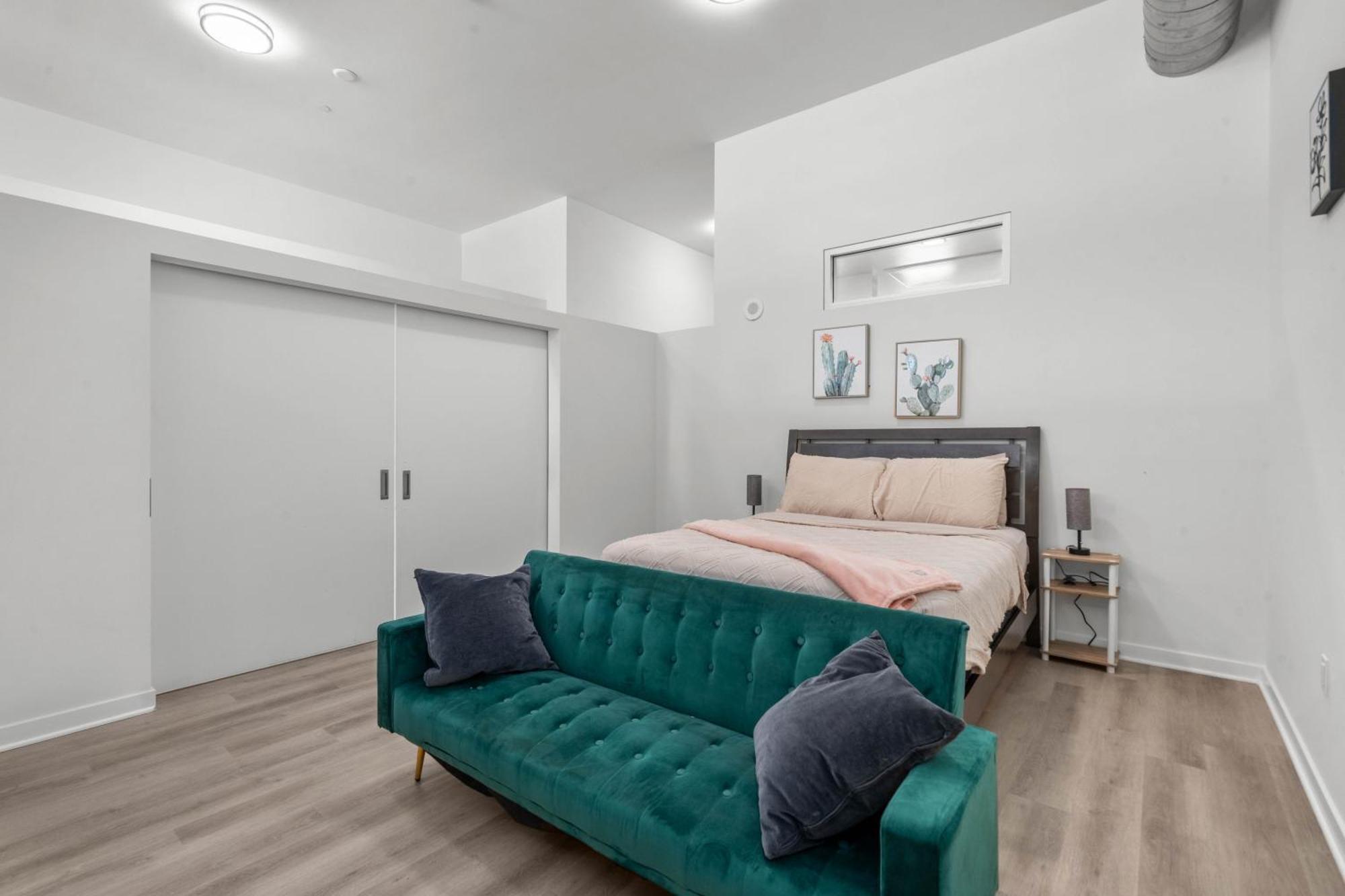 Large Dtla Townhome On-site Free Parking, A Rooftop Gym, & A Pool Los Angeles