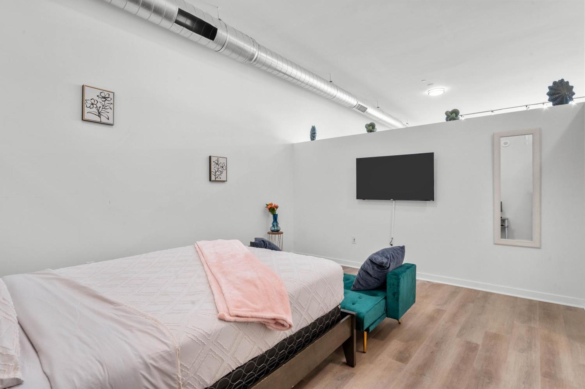 Large Dtla Townhome On-site Free Parking, A Rooftop Gym, & A Pool Los Angeles