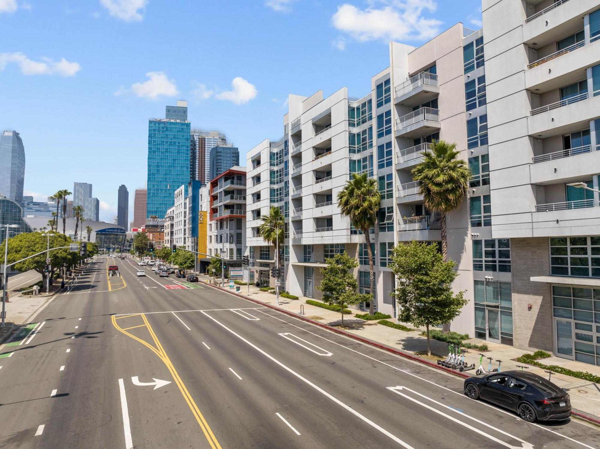 Apartment Large Dtla Townhome On-site Free Parking, A Rooftop Gym, & A Pool *
