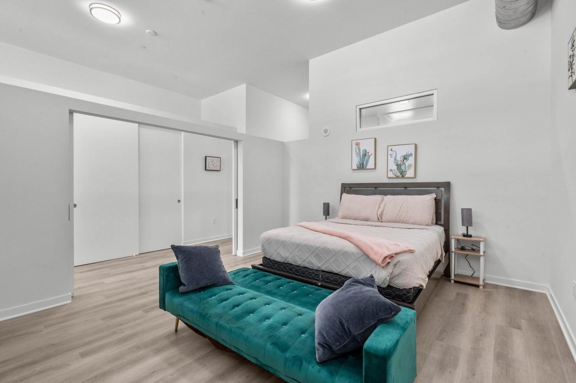 Apartment Large Dtla Townhome On-site Free Parking, A Rooftop Gym, & A Pool Los Angeles