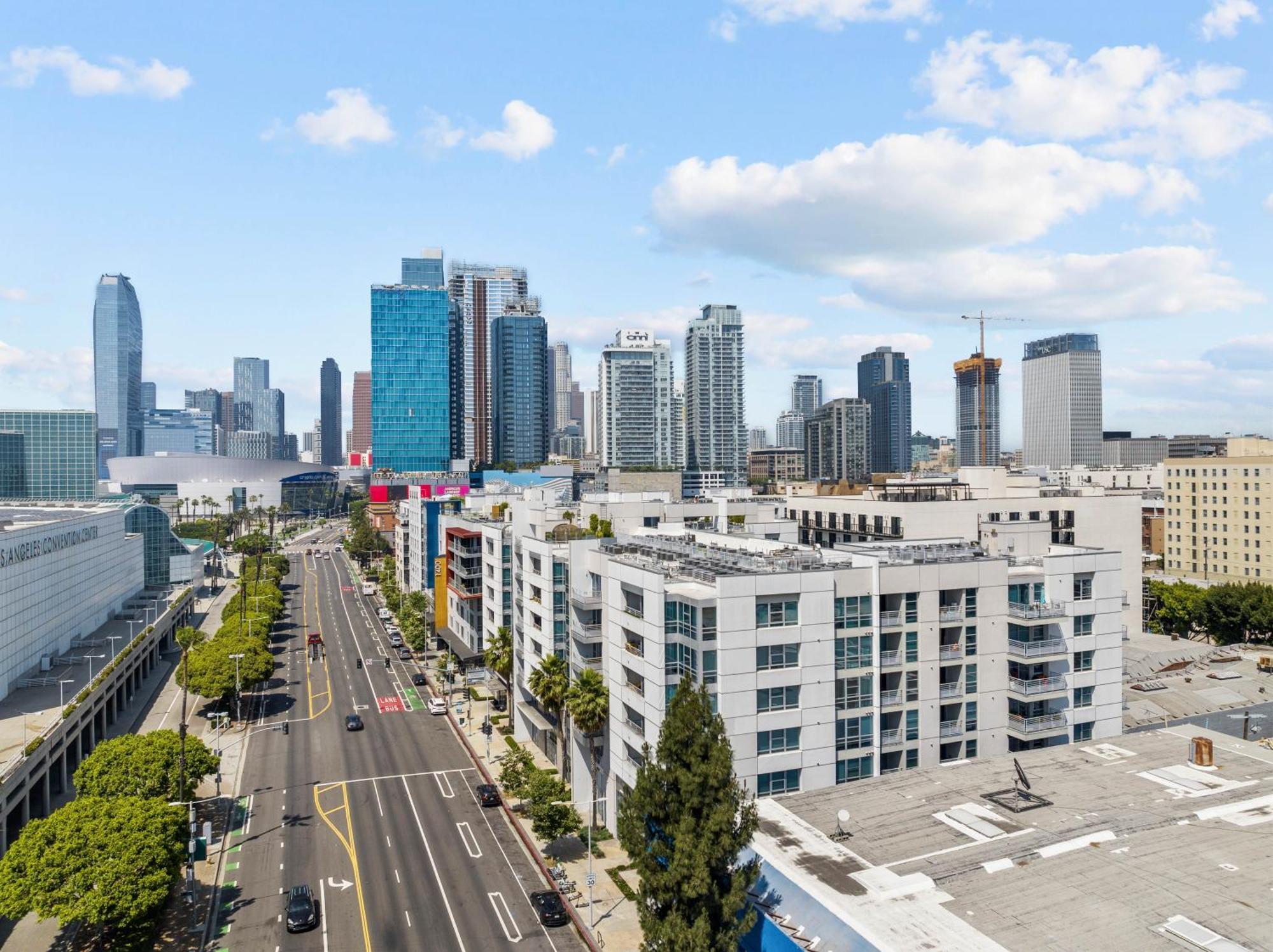Apartment Large Dtla Townhome On-site Free Parking, A Rooftop Gym, & A Pool