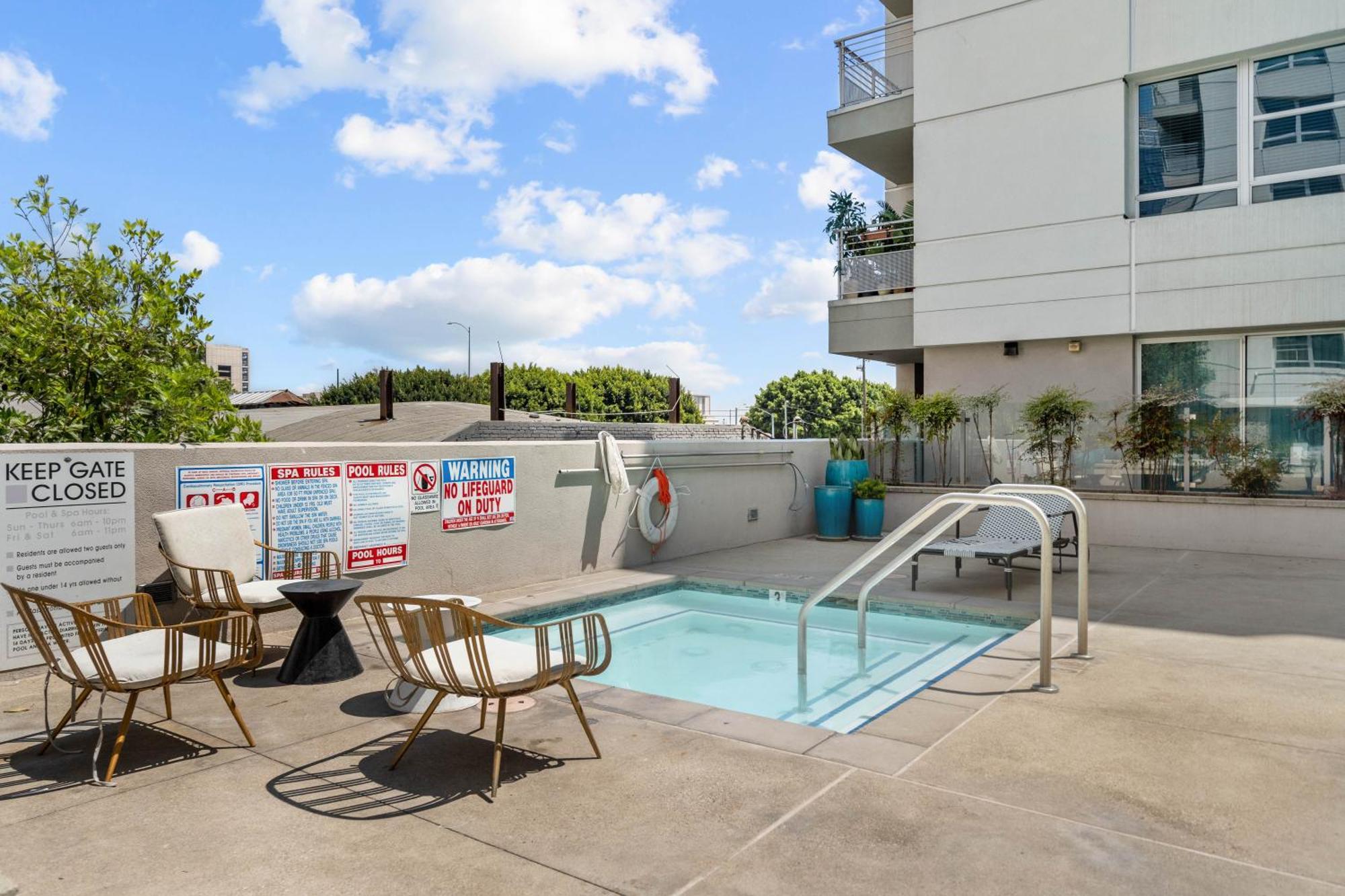 Apartment Large Dtla Townhome On-site Free Parking, A Rooftop Gym, & A Pool *