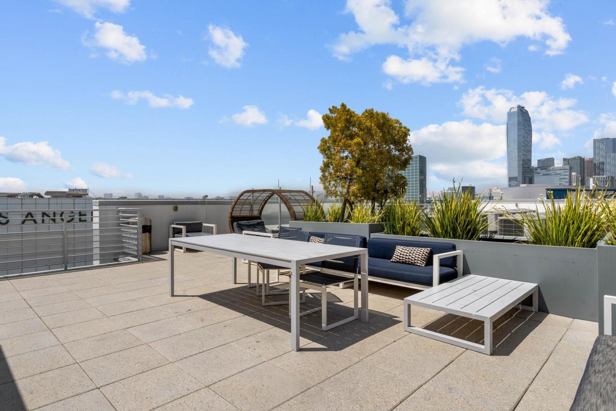Apartment Large Dtla Townhome On-site Free Parking, A Rooftop Gym, & A Pool *