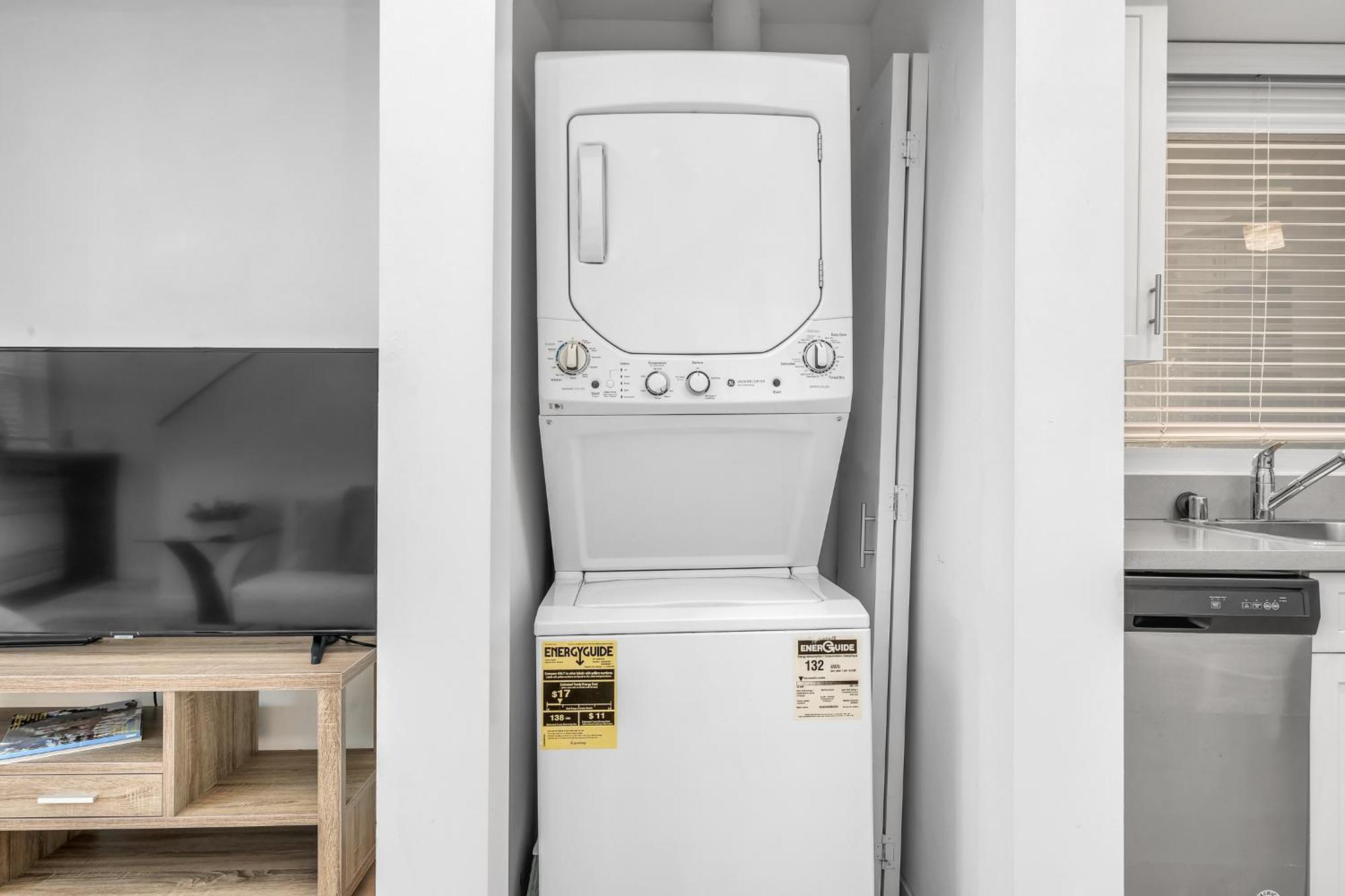 Chic 3-levels Loft-style 2-bedroom 2-bathroom By Hollywood Apartment