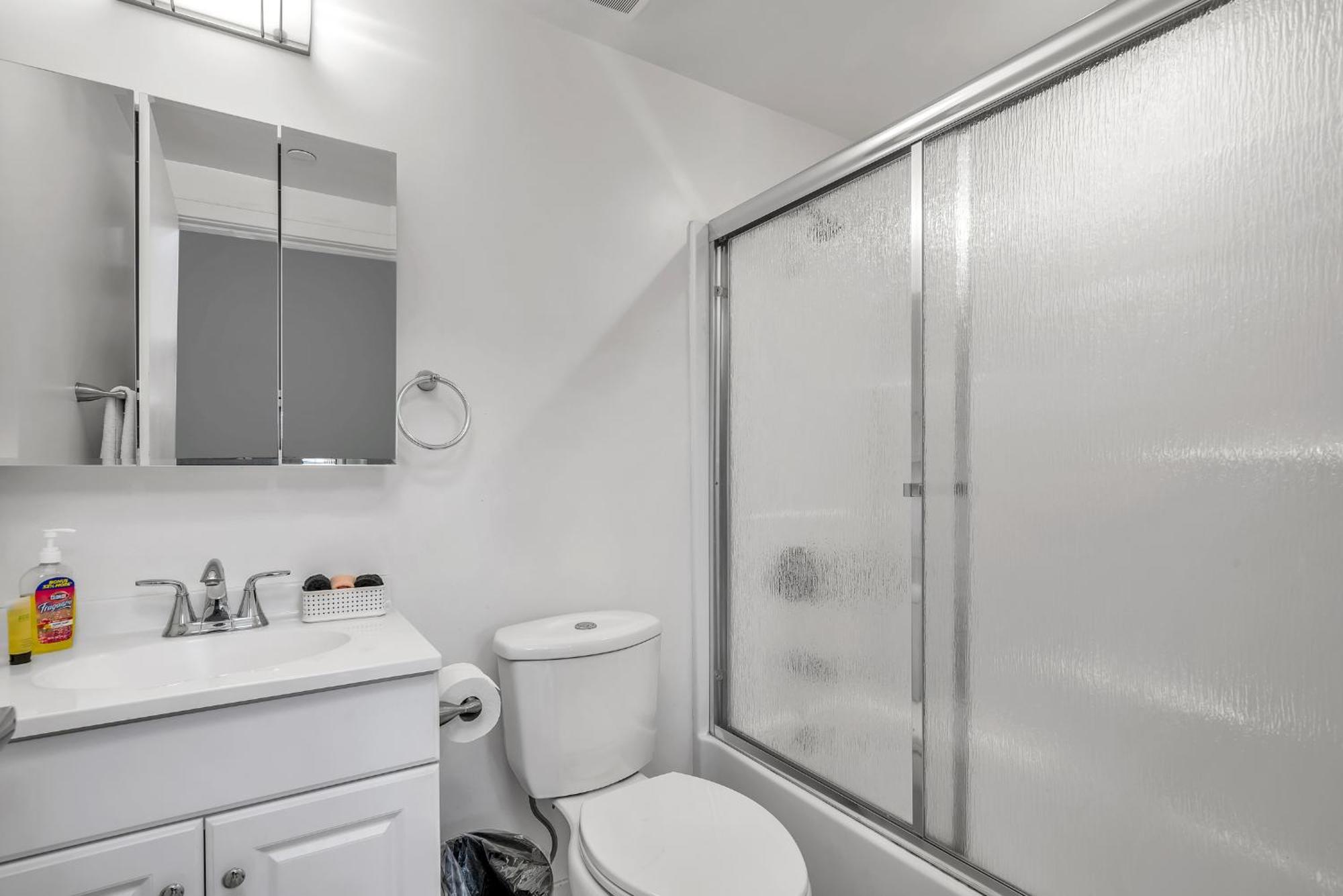 Chic 3-levels Loft-style 2-bedroom 2-bathroom By Hollywood Apartment *