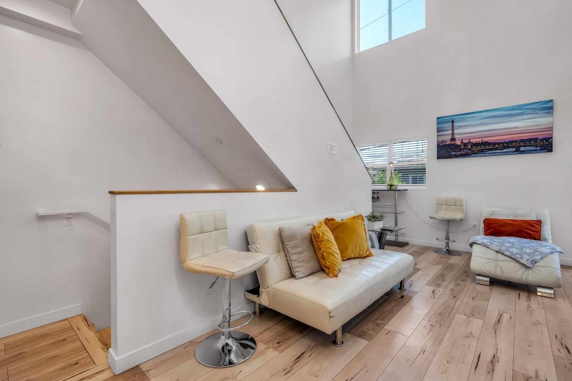 Apartment Chic 3-levels Loft-style 2-bedroom 2-bathroom By Hollywood *