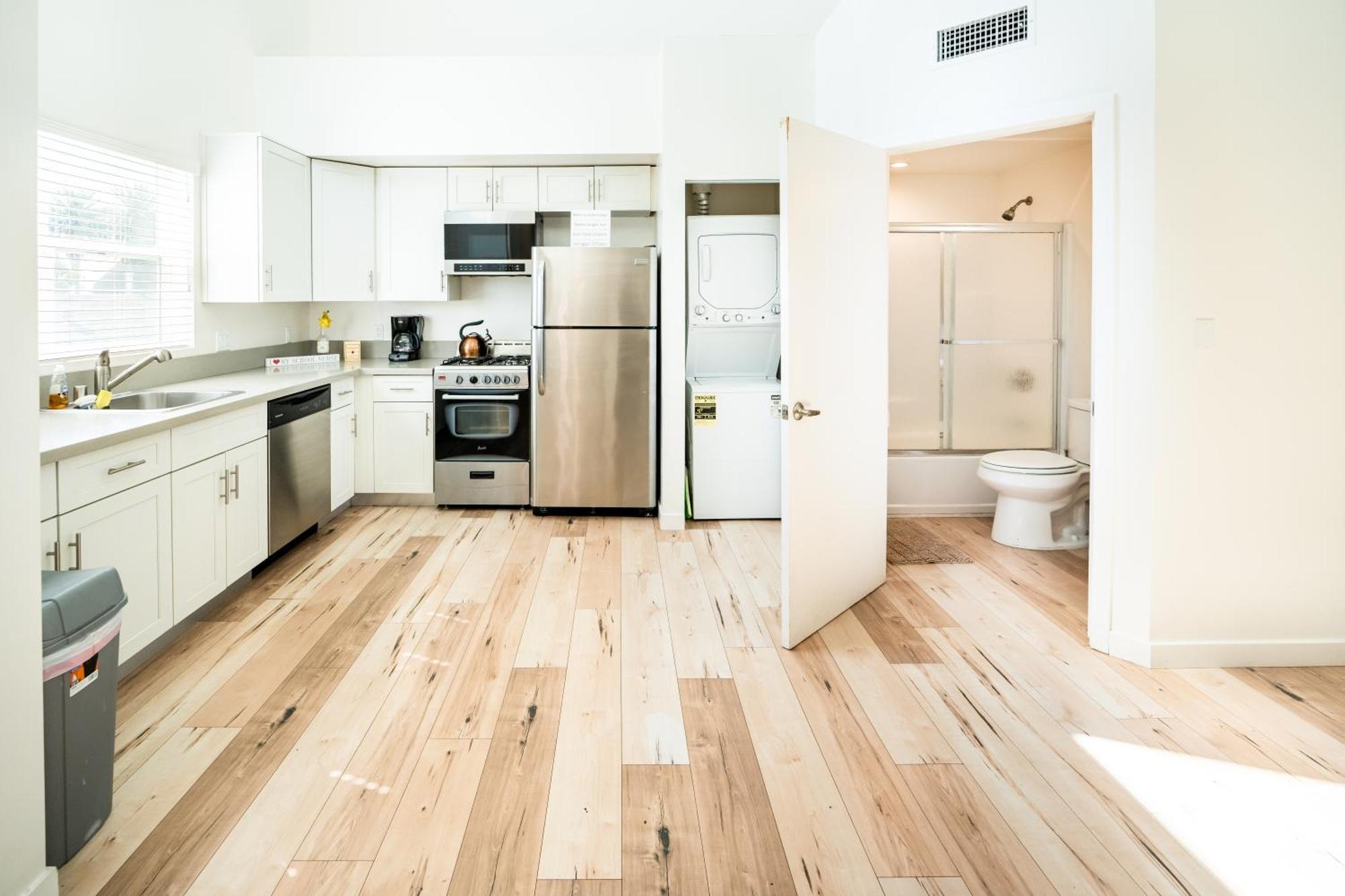 Unique 3-level Loft With One Bedroom & Two Full Bathroom Apartment Los Angeles