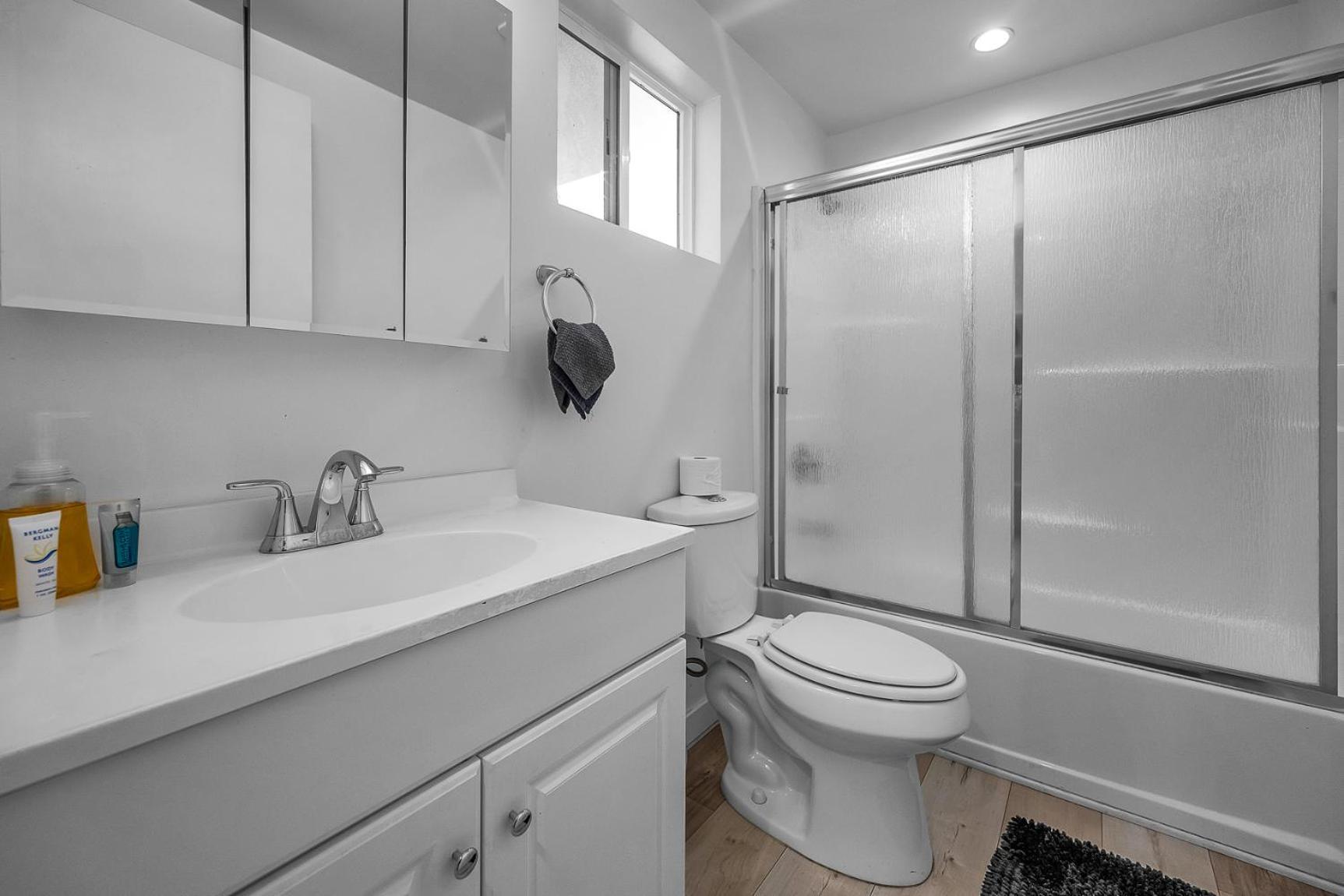 1-bedroom Lofts In Hollywood Modern Design, Balcony, Parking & Hollywood Sign Apartment