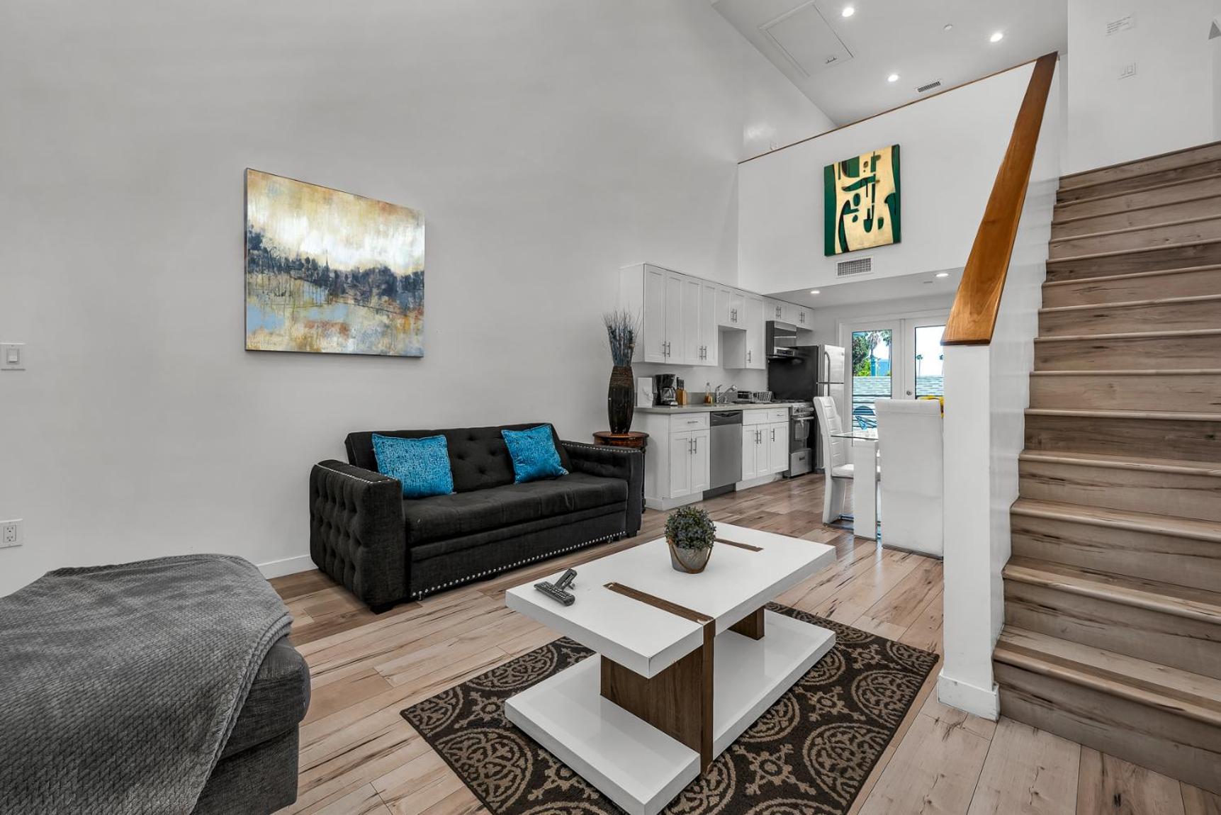 Apartment 1-bedroom Lofts In Hollywood Modern Design, Balcony, Parking & Hollywood Sign *