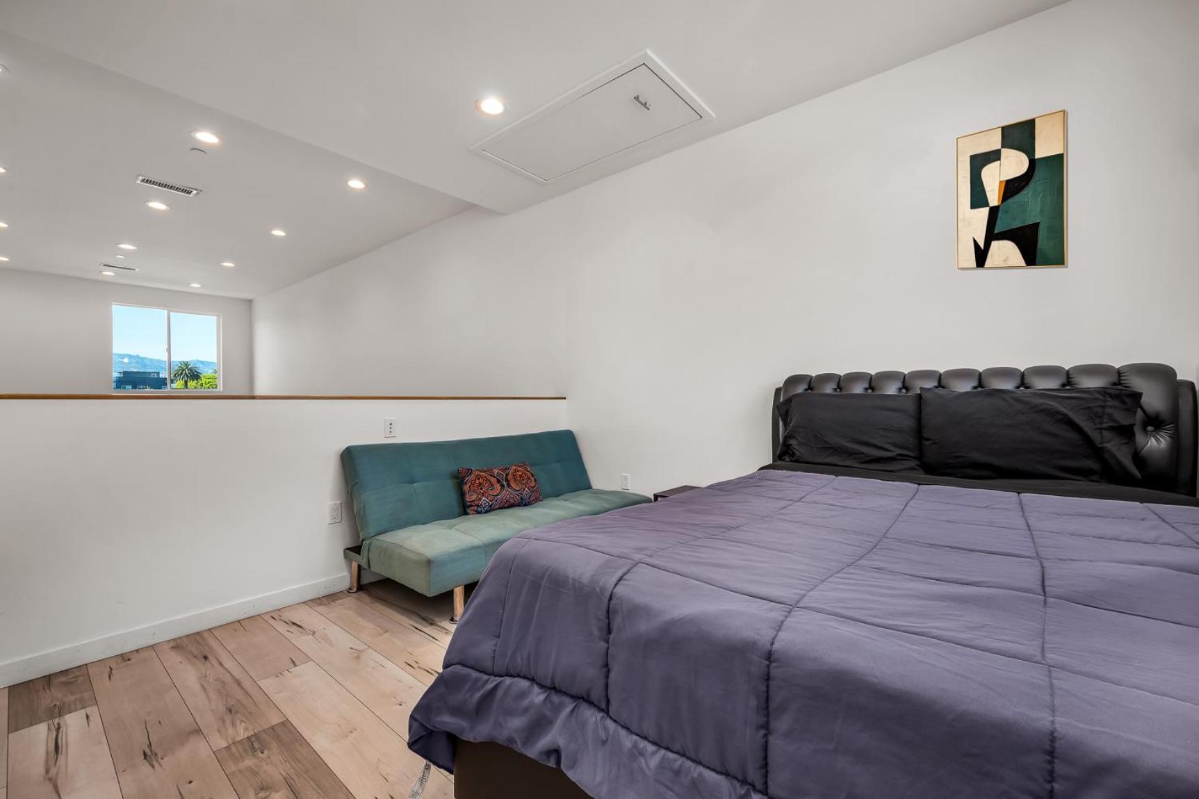 1-bedroom Lofts In Hollywood Modern Design, Balcony, Parking & Hollywood Sign Apartment Los Angeles