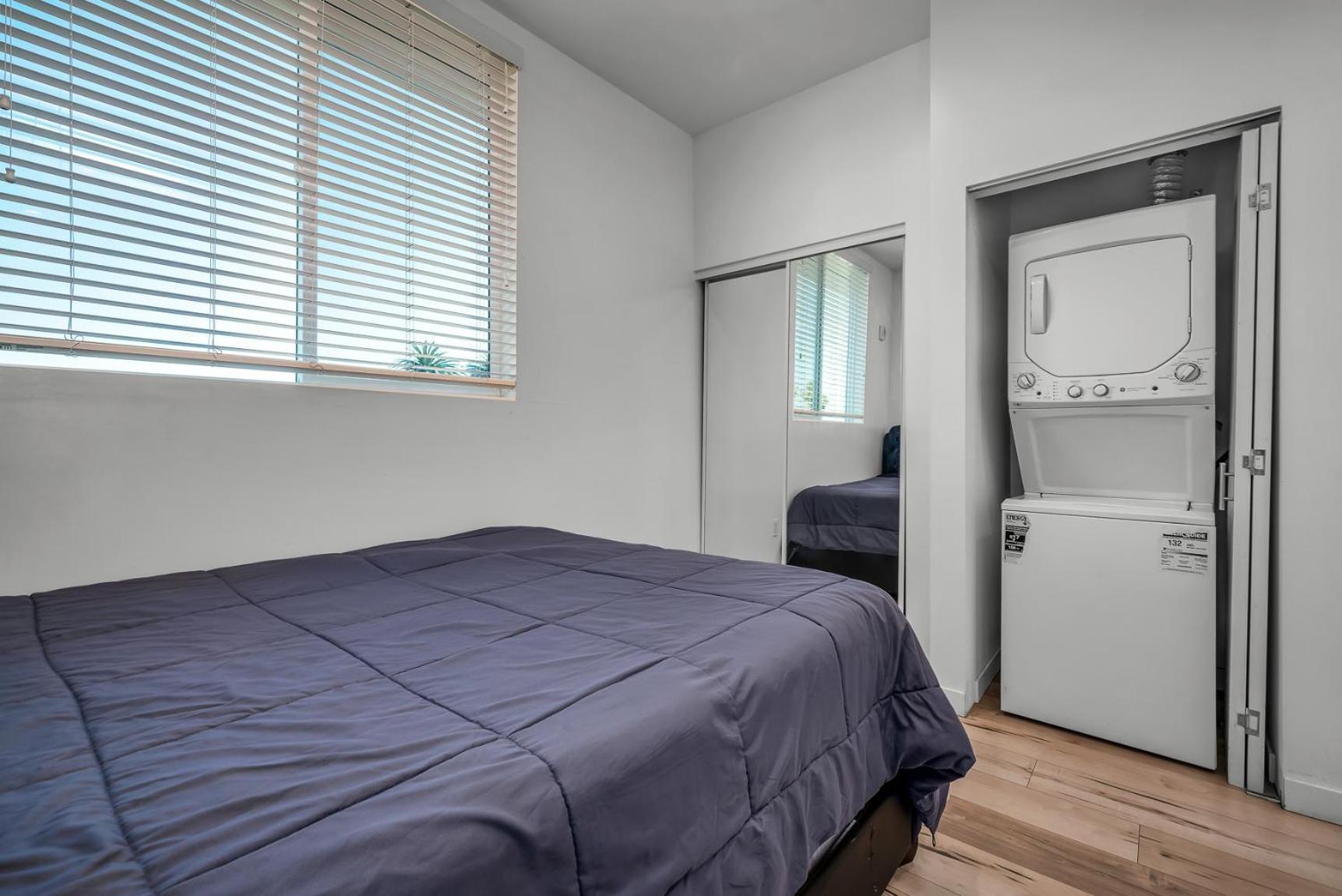 Apartment 1-bedroom Lofts In Hollywood Modern Design, Balcony, Parking & Hollywood Sign