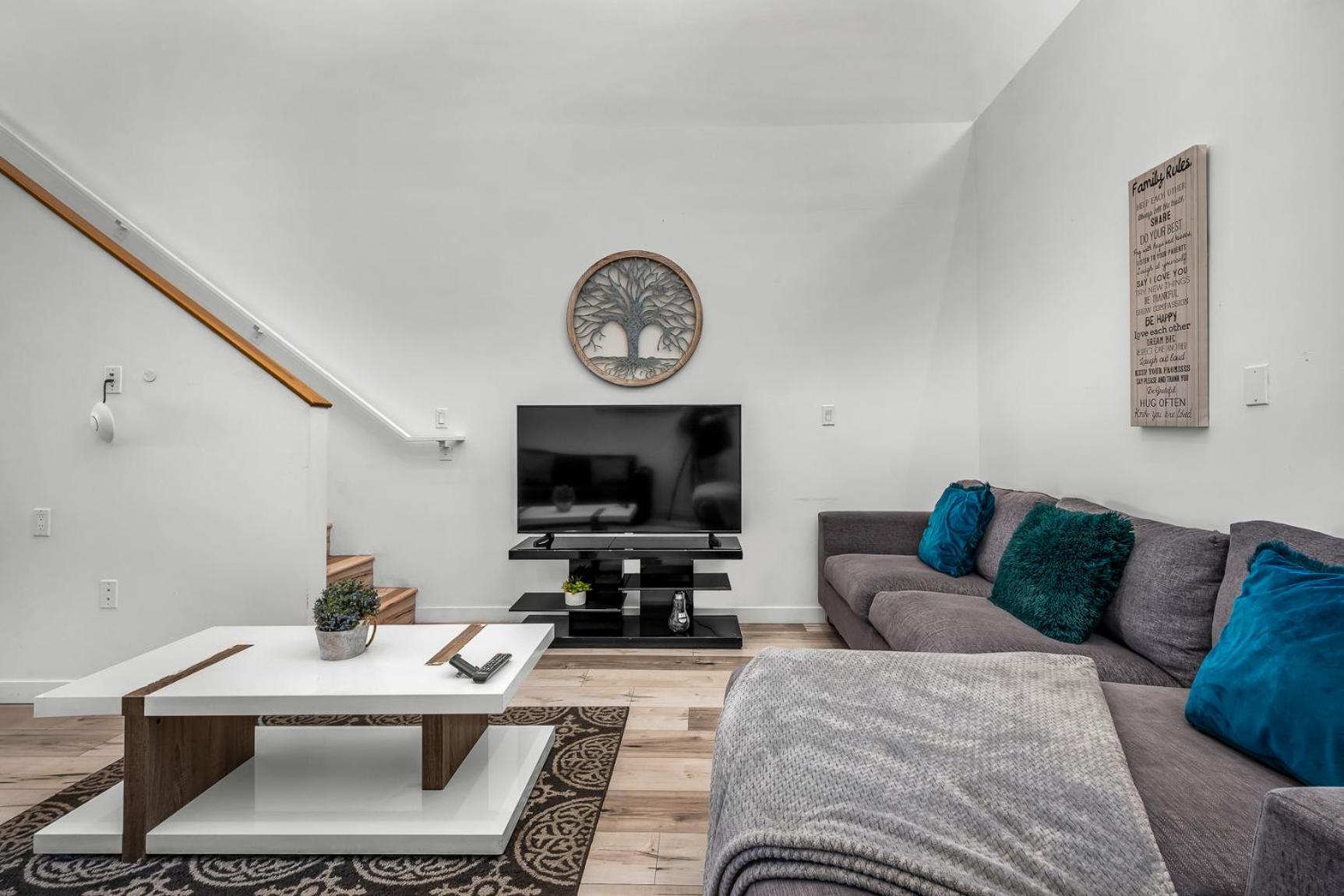 Apartment 1-bedroom Lofts In Hollywood Modern Design, Balcony, Parking & Hollywood Sign *