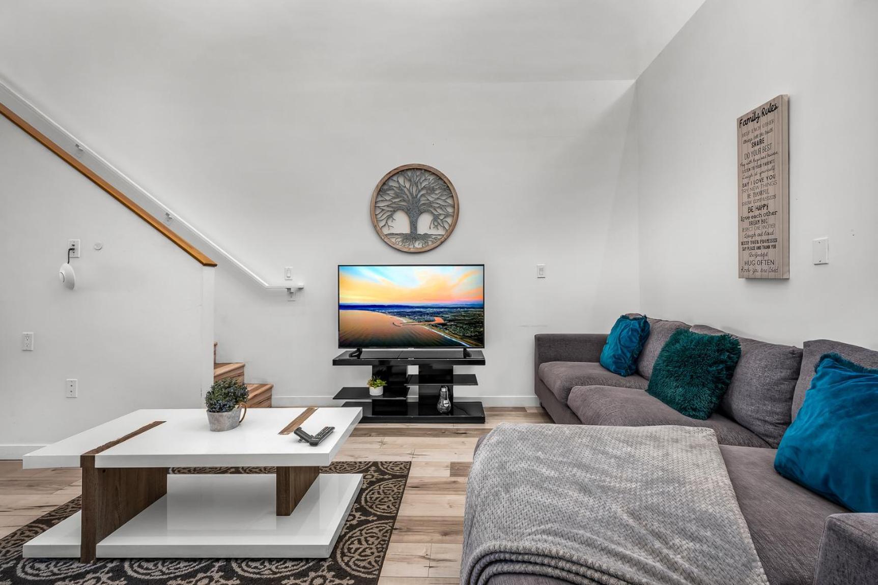 Apartment 1-bedroom Lofts In Hollywood Modern Design, Balcony, Parking & Hollywood Sign *