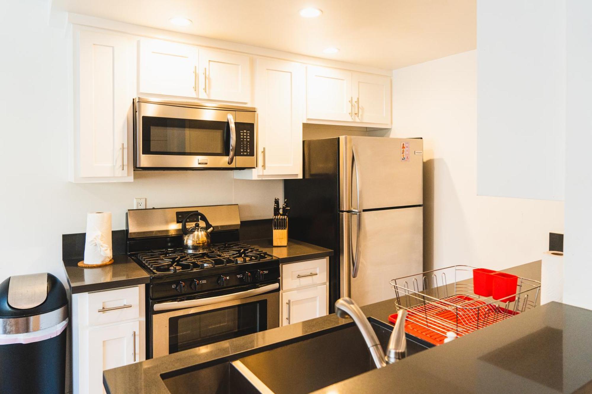 Apartment Chic Large One Bedroom With Dinning Area In Hear Of Koreatown With Free Parking Los Angeles
